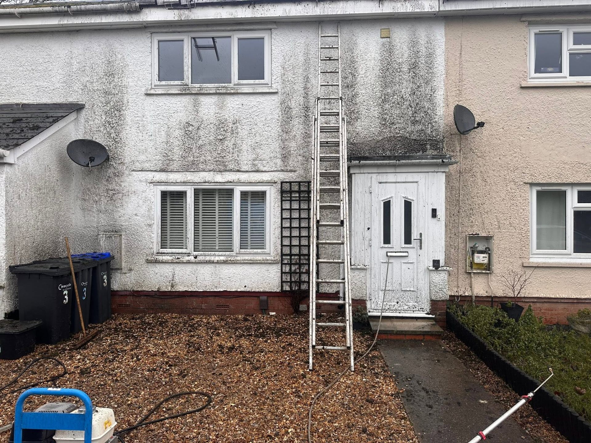 Before, Render cleaning, algae & staining removed, Render Cleaning, Dorset – Dorset Exterior Cleaning